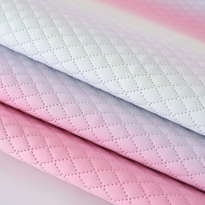 엠보스 된 핸드백 PU 가죽 직물 성질 그라디언트 레인보우 다이아몬드 그리드