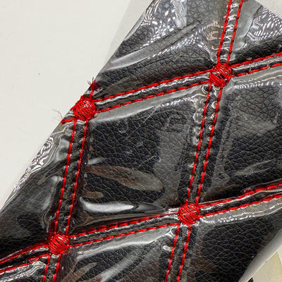 맞춤형 쿼티드 된 PVC 가죽 자동차 발자국 4.6mm 얇은 폼 패딩 튼튼한 맞춤형 엠브로이더 된 자동차 좌석 소파 가방