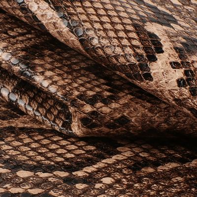 가방, 신발, 가구를 위한 24가지 색상 샘플, 0.8mm 두께, 137cm 폭의 PU 합성 가죽