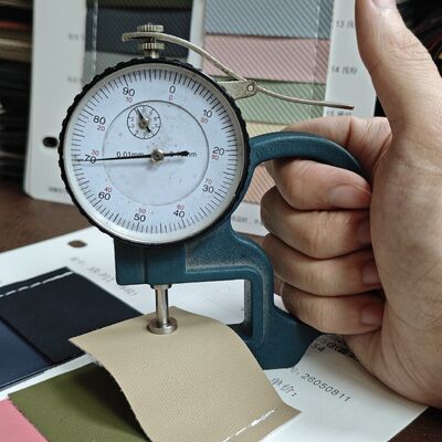 0.7mm 직물 질감 합성 가죽 PVC 가죽 롤 가방 가구 자동차 인테리어 너비 1.6m